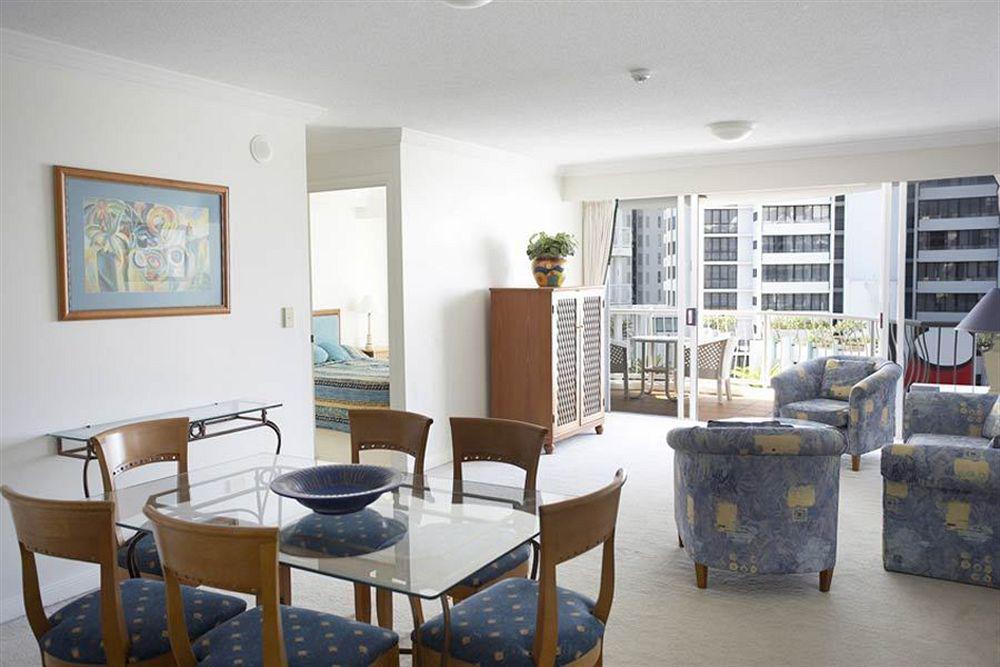 The Phoenician Resort Gold Coast Room photo