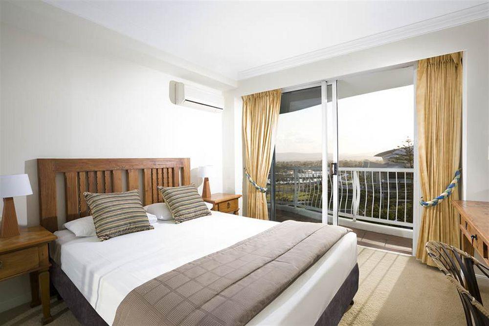The Phoenician Resort Gold Coast Room photo